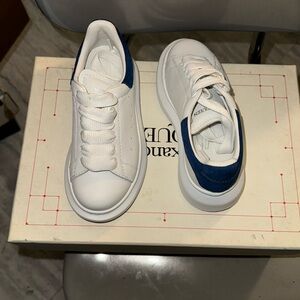 ALEXANDER MCQUEEN KID SNEAKERS SIZE : 25 EUR - 8.5 US COLOR - White & Blue